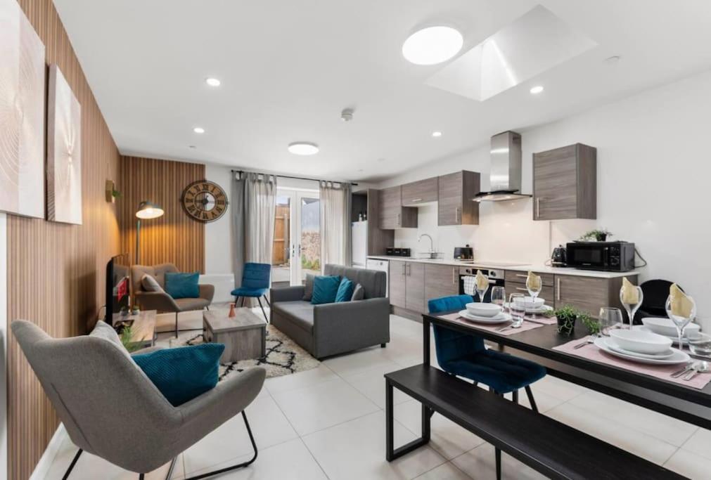 Modern Spacious Three Bedrooms With Private Garden Cardiff Dış mekan fotoğraf